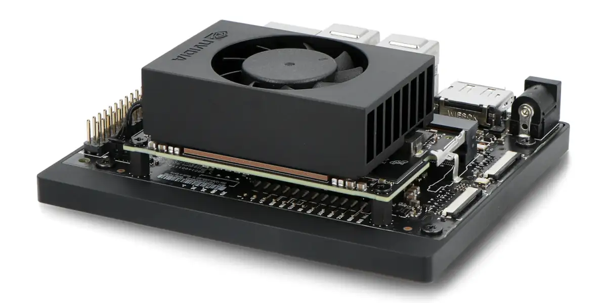 Module Jetson NVIDIA avec dissipateur : composant haut de gamme typique d'un BOM coûteux.